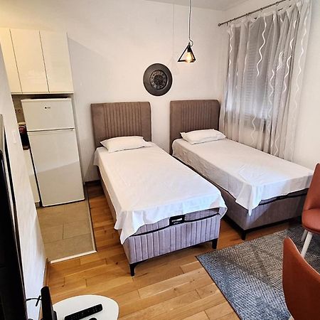 Lijepo Pozicioniran Stan, Atrakcije Blizu Appartement Podgorica Buitenkant foto